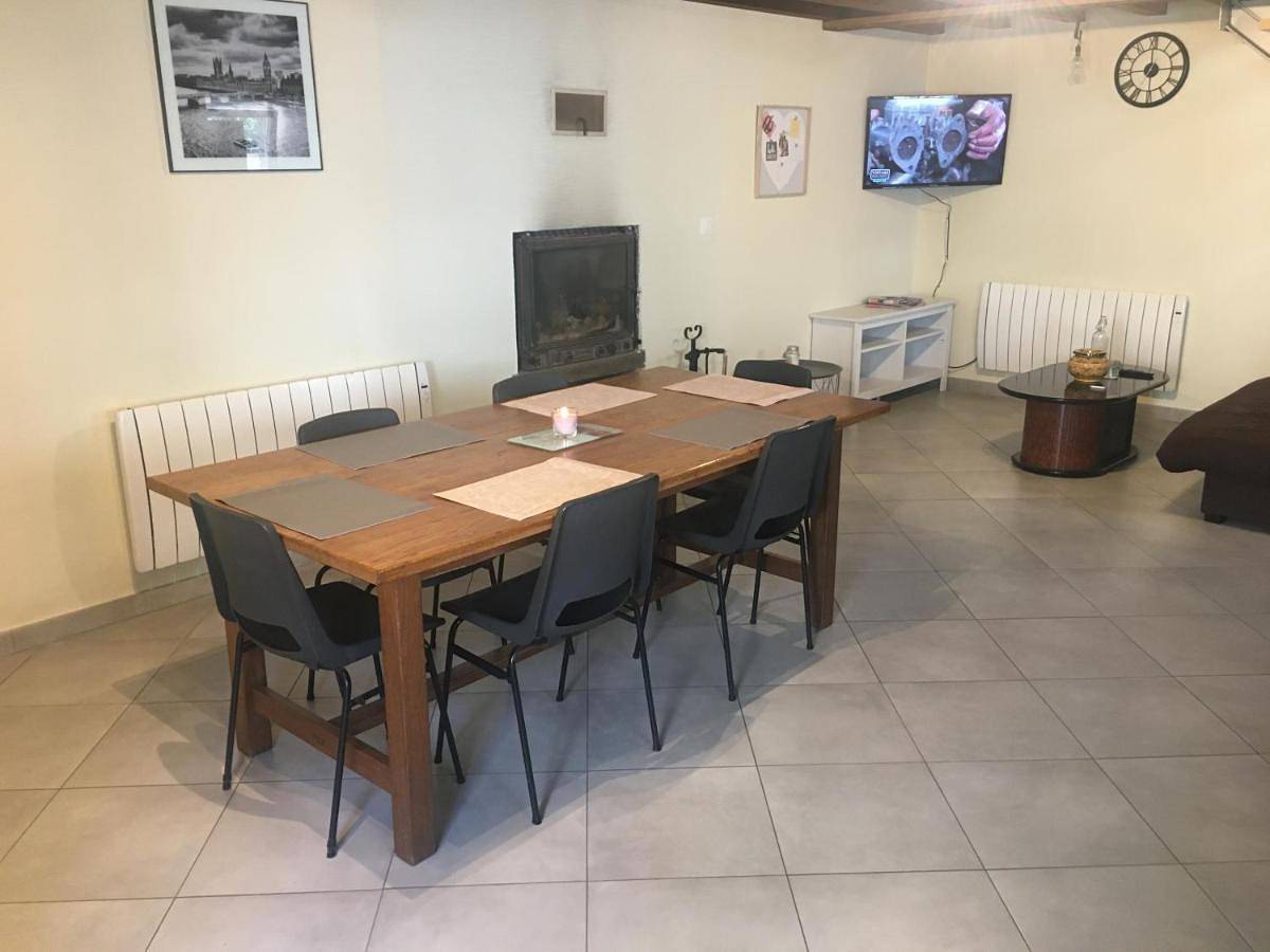 Appartement entier, Two-Bedroom Apartment in Recey-sur-Ource, Région de Montbard