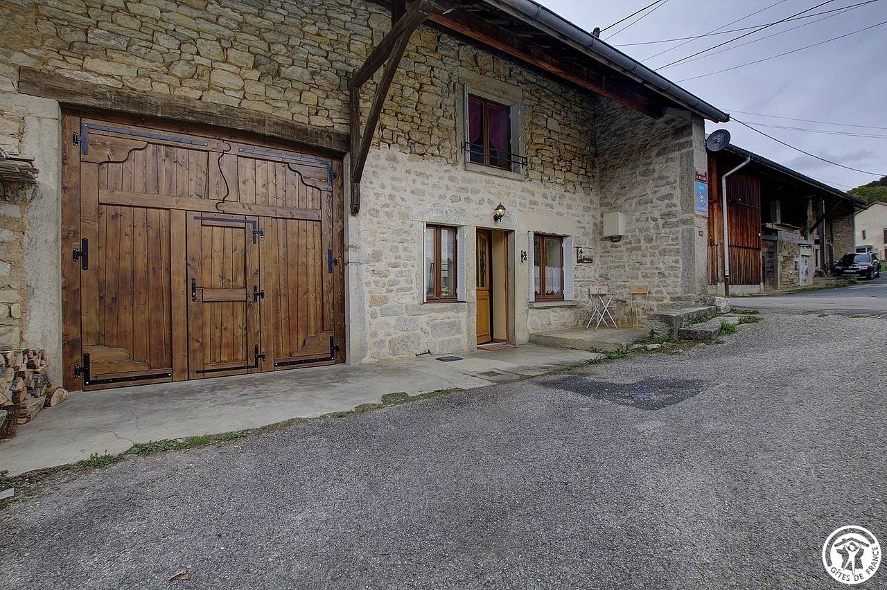 Charmante 95m² Gite mit Garten & TV - 2.5km nach Chaley in Évosges, Belley