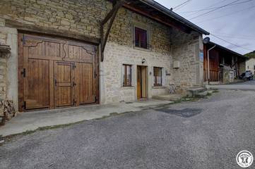 Gîte pour 6 personnes, avec jardin, animaux acceptés dans l' Ain