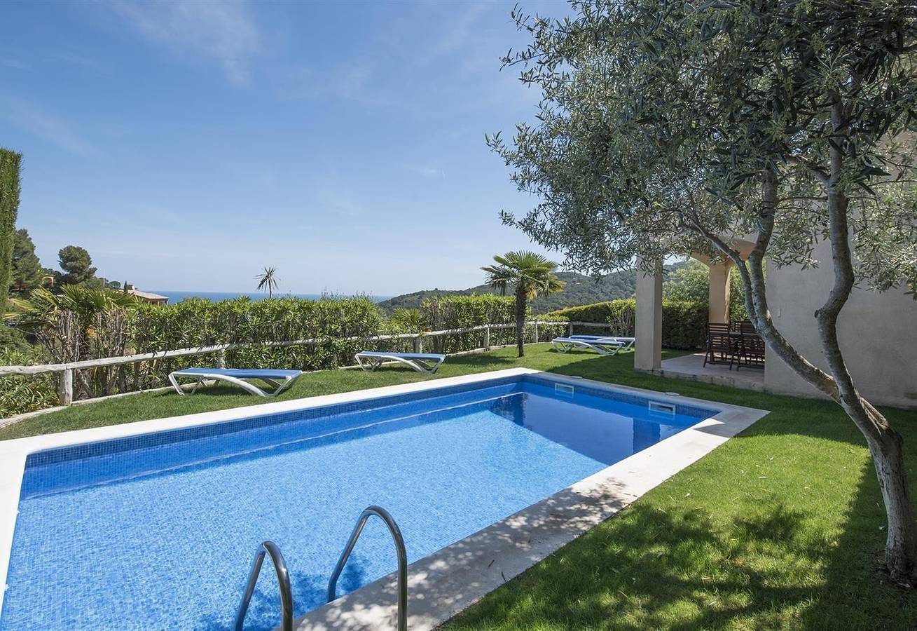 Villa "Flor Begur" avec vue sur la mer, piscine privée et Wi-Fi in Begur, Costa Brava