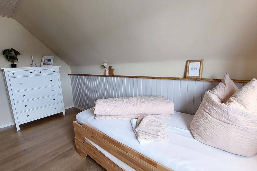 Ganze Wohnung, Sonnendurchflutete, familienfreundliche Ferienwohnung mit Balkon & großer Küche in Bad Camberg, Landkreis Limburg-Weilburg