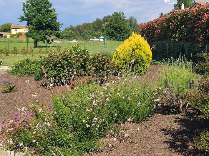 Location de vacances pour 4 personnes, avec piscine ainsi que vue et jardin à Fuveau - 3