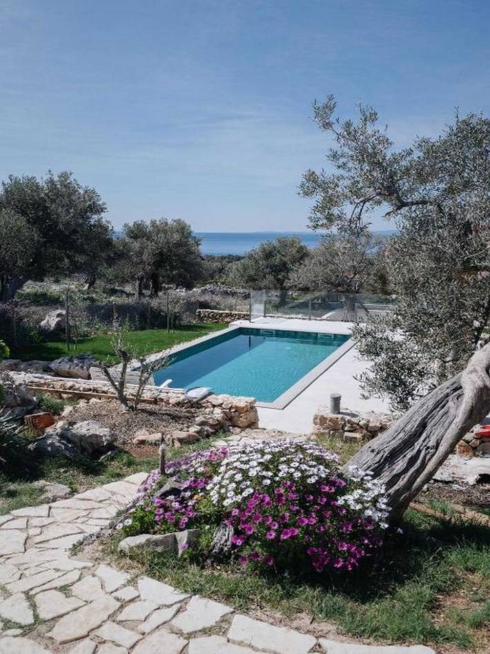 Villa pour 4 personnes, avec jardin ainsi que sauna et piscine, adapté aux familles dans Pag - 2