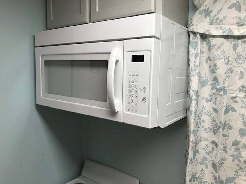 Beach House Steps to the Ocean. 3/2 Pet Friendly Parking for 2 Xfinity Internet in Tybee Island, Chatham County