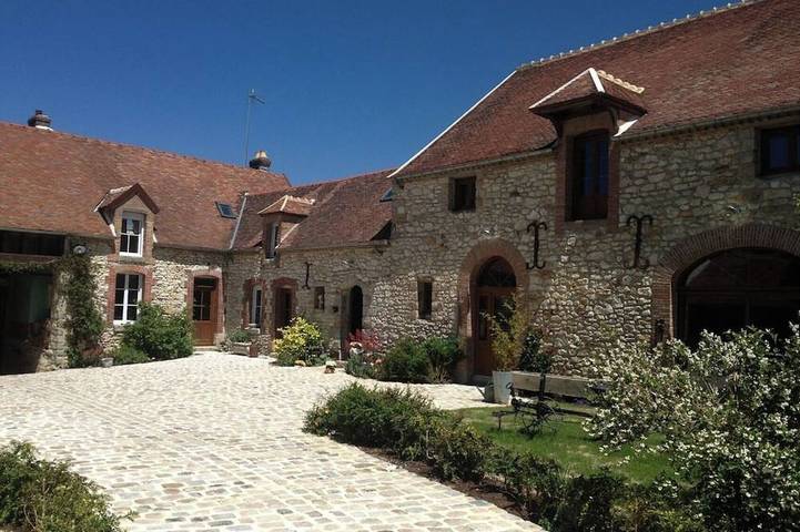 Agriturismo pour 16 personnes, avec jardin et jacuzzi à Esternay