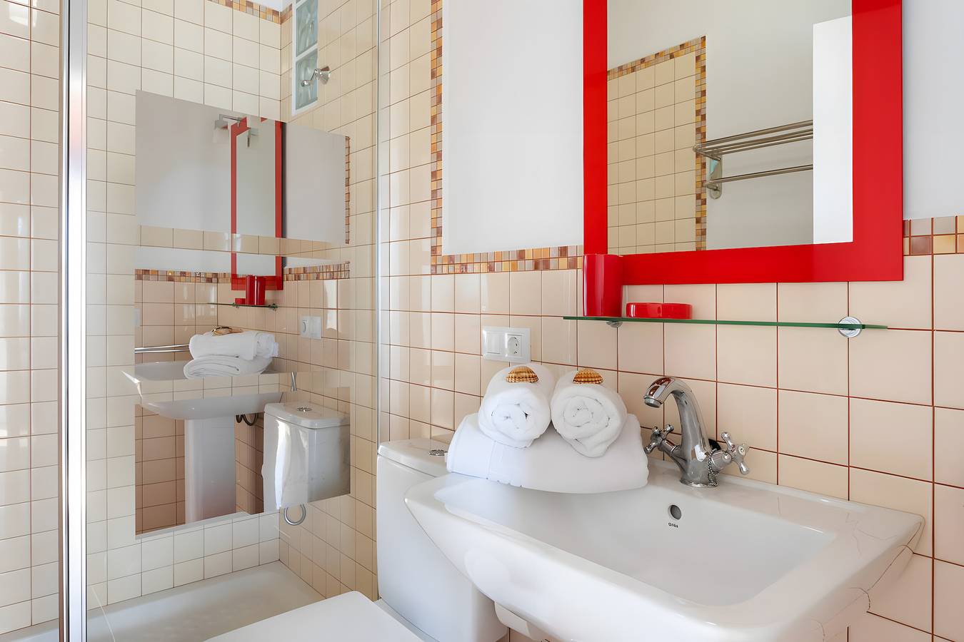 Casa Vacacional 'Los Duraznos' con Terraza Privada, Jardín Privado y Wi-Fi in Callejones, Villa de Mazo