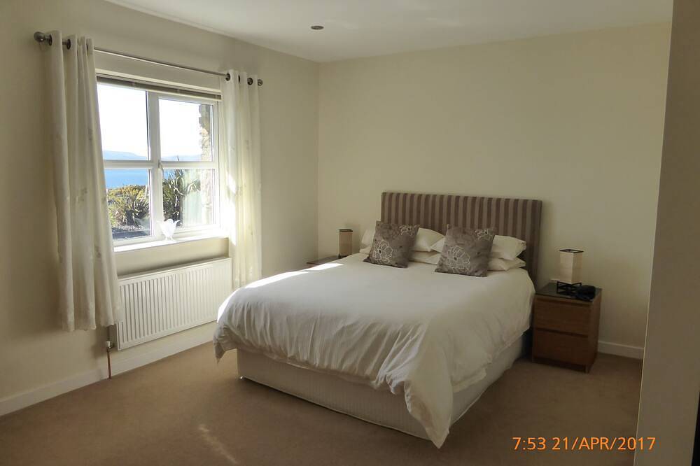 Luxury Bungalow Waterville Kerry near Sea, Beach and Mountain views in Darrynane, County Kerry