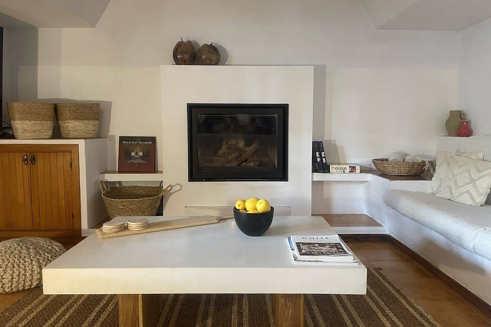 Authentic & spacious Villa with amazing pool in Santa Gertrudis de Fruitera, Santa Eulària des Riu