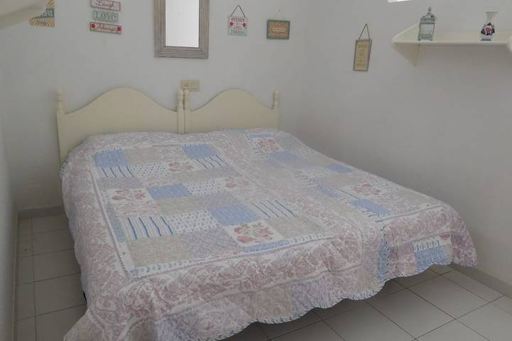 Entire apartment, Sunny studio with breathtaking sea view from spacious terrace. in Playa de los Guíos, Santiago del Teide