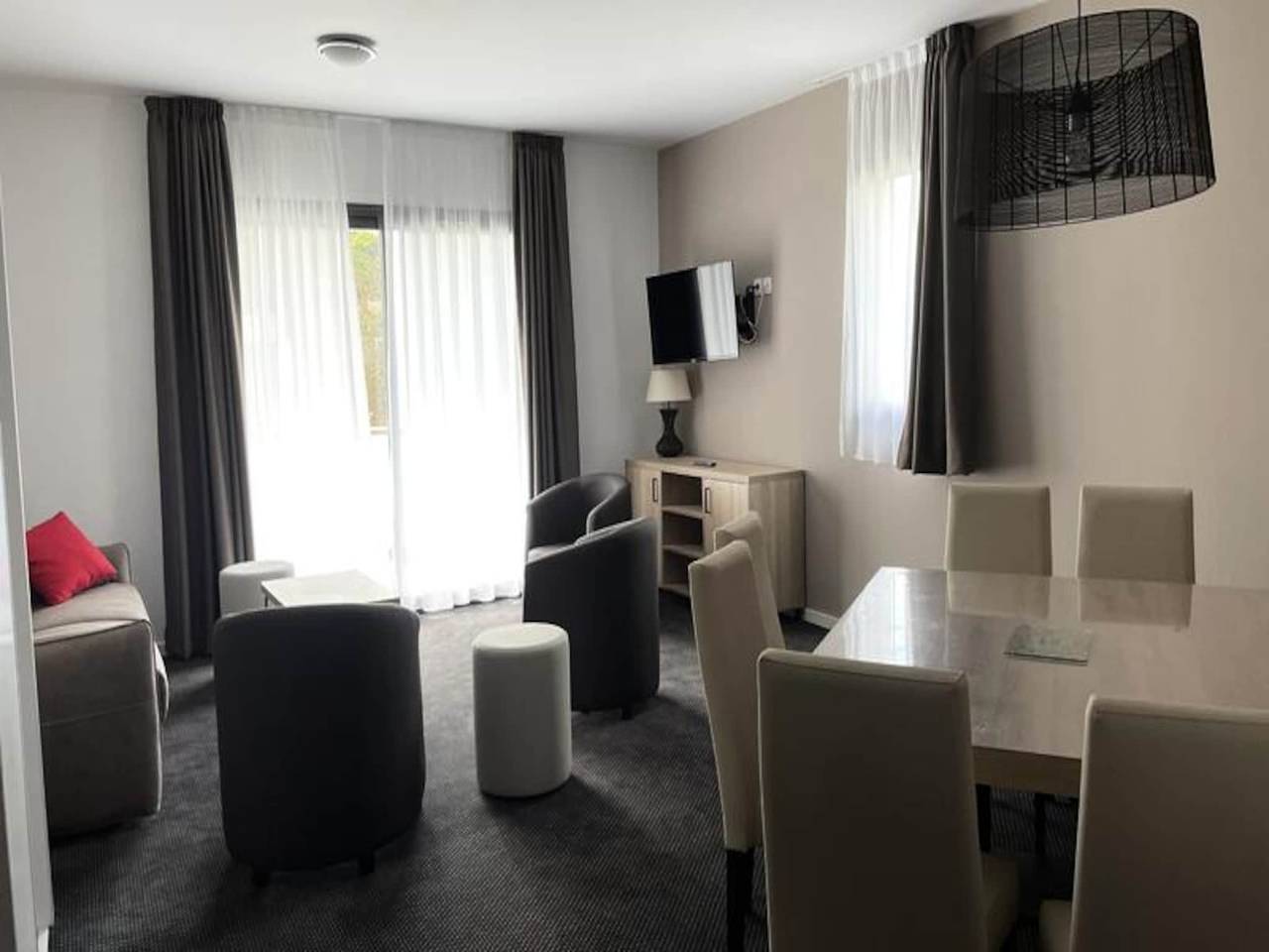 Entire apartment, Apartment near slopes with pool access in Gourette, Eaux-Bonnes