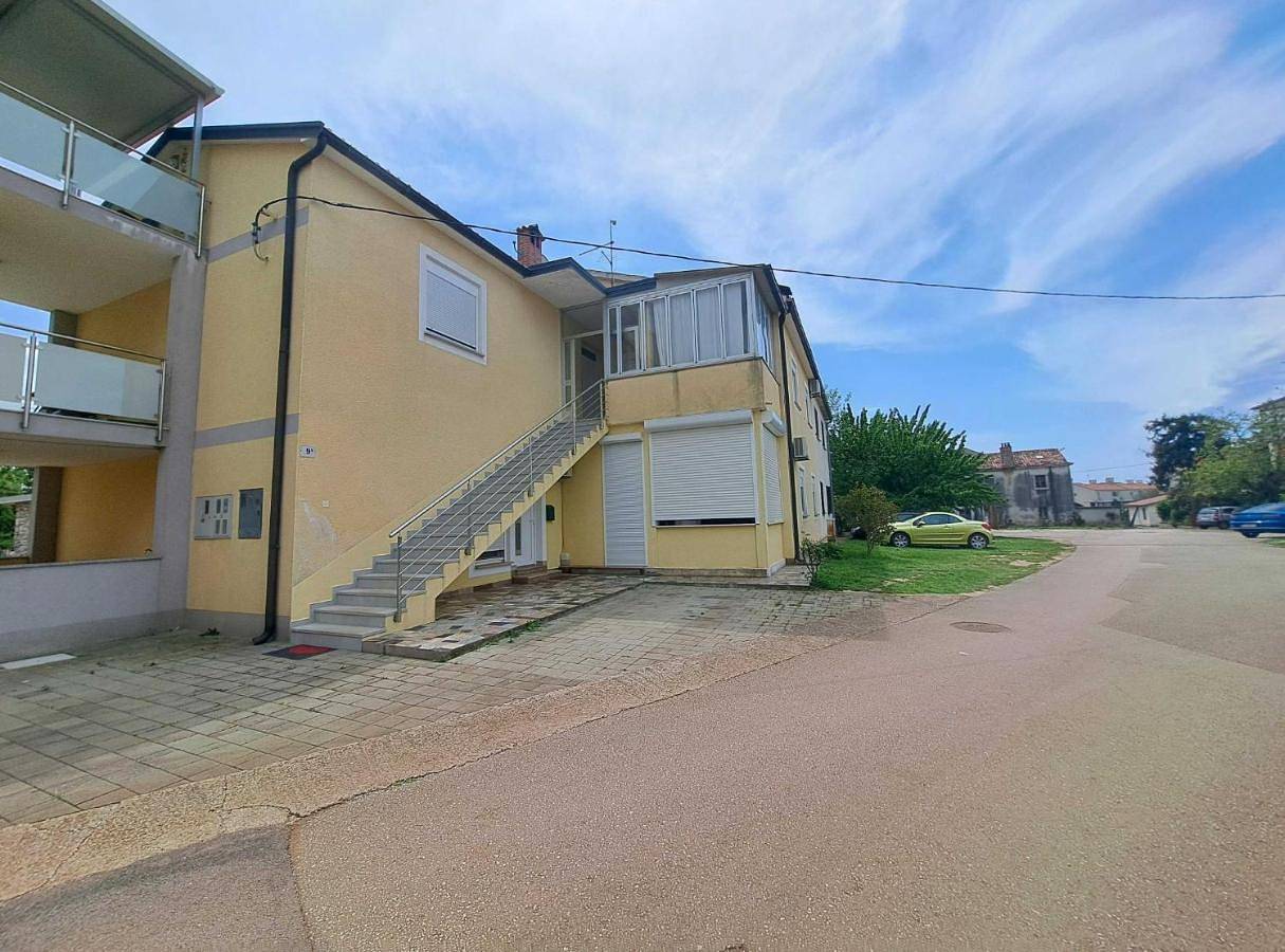 Ganze Wohnung, Spacious Urban Retreat Apartment with Terrace in Dajla, Umag und Umgebung