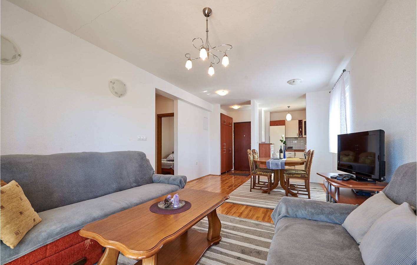 Ganze Ferienwohnung, Ferienwohnung für 4 Personen mit Terrasse in Okrug Gornji, Ciovo