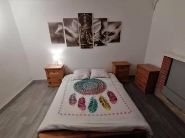 Gîte pour 6 personnes, avec jardin ainsi que vue et terrasse à Plouray