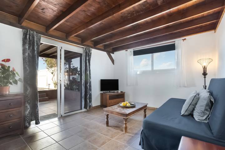 Ferienhaus 'Almar' mit Meerblick, privater Terrasse und Wlan in El Cuchillo, Tinajo