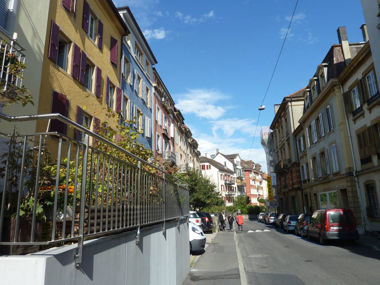 Louis-Favre 21 - Chambre double avec salle de bain à l'étage in Neuchâtel, Pays des Trois-Lacs