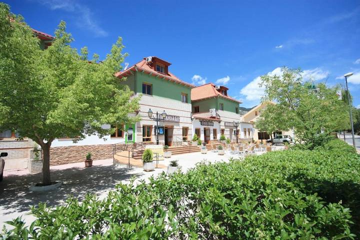 Apartamento para 3 personas, con piscina además de terraza y vistas en La Iruela