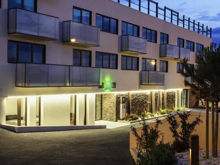 Hôtel pour 4 personnes, avec terrasse et piscine, animaux acceptés