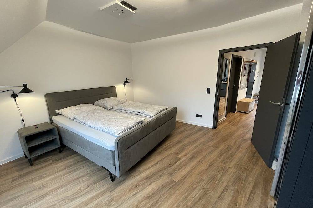 Ganze Wohnung, Hochwertige und gemütliche Ferienwohnung im Ortszentrum Bad Zwischenahn in Zwischenahner Meer, Bad Zwischenahn
