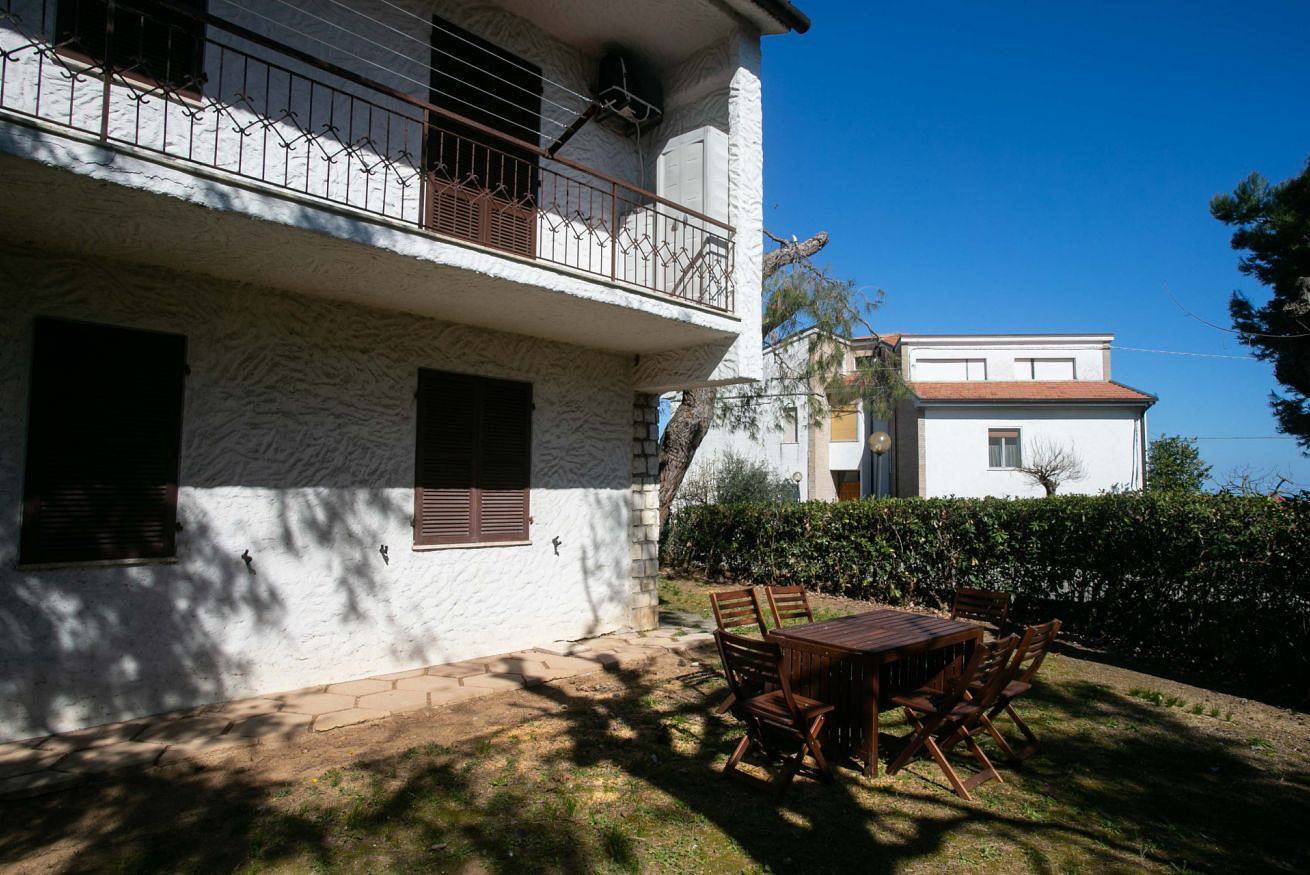 Appartamento intero, M081 - Marcelli, trilocale con giardino al Residence Mareverde in Marcelli, Riviera del Conero