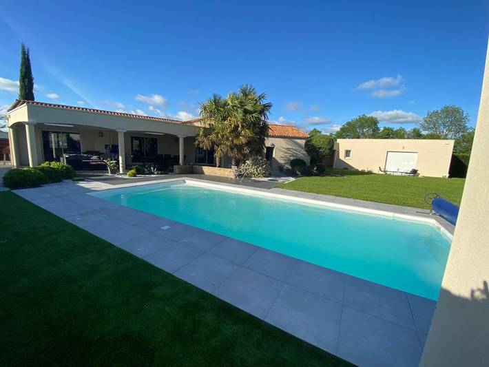 Gîte pour 2 personnes, avec Terrasse et Jardin ainsi que Piscine et Vue à Sainte-Cécile (Vendée)