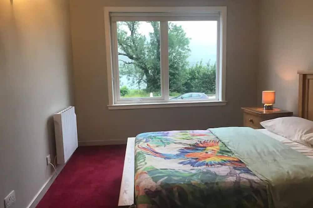 Entire apartment, Appin, Beautiful Lochside Apartment with Balcony in Fort William, Highlands