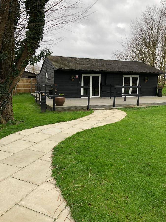 Apartment for 2 people, with Terrace and Garden as well as View in Bedford