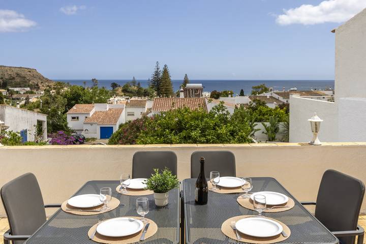 Holiday home for 6 people, with garden and ocean view in Algarve