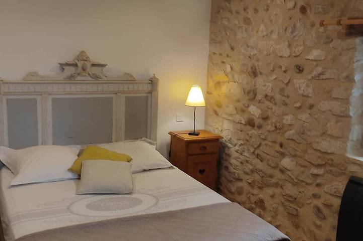 Location de vacances pour 4 personnes, avec terrasse et piscine ainsi que jardin et jacuzzi à Savasse - 2