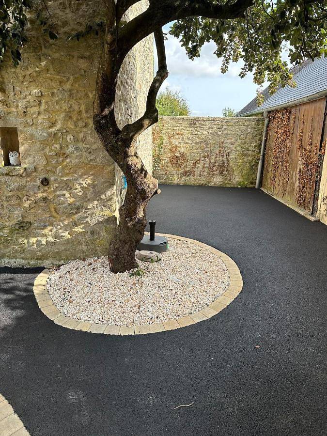 Four-Bedroom Holiday Home in Juaye-Mondaye, Région de Bayeux