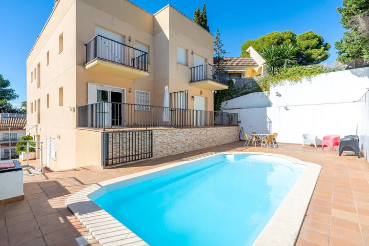 Appartamento intero, Appartamento 'Dorada 2-3' con piscina condivisa, terrazza privata e Wi-Fi in Calafell, Costa Daurada