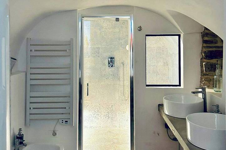 Casa in pietra ristrutturata ad Apricale con bagno turco in Apricale, Alpi Liguri
