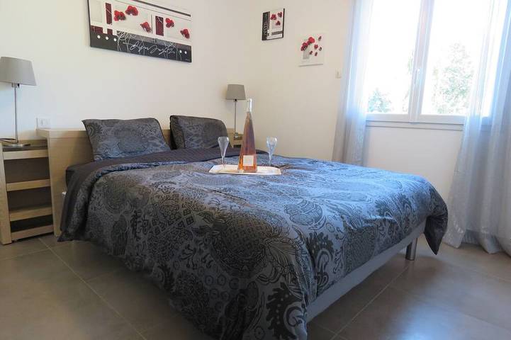 Location de vacances pour 8 personnes, avec jardin à Plaissan - 4
