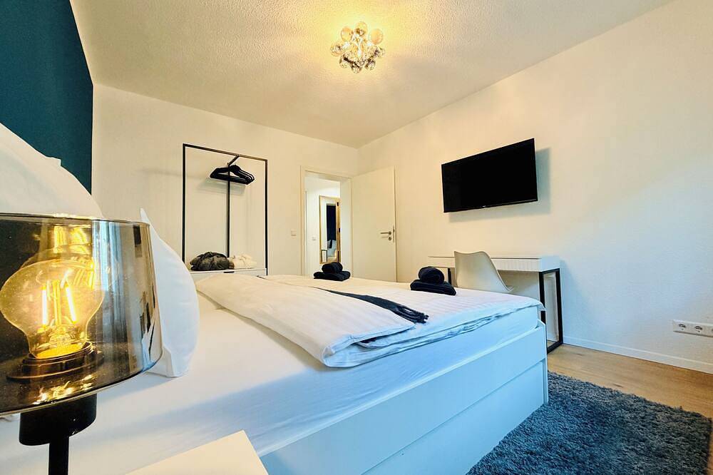 Entire apartment, Stay & Style - Nightblue Apartment, completely new in Karlsruhe, Rhine Plain