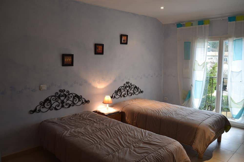 Air-conditioned villa, private pool 100m from the start of the Mont Ventoux climb in Malaucène, Parque natural regional del Mont Ventoux