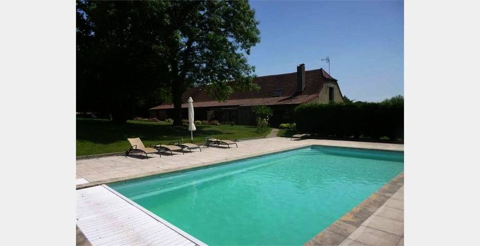 Location de vacances pour 5 personnes, avec Terrasse et Jardin ainsi que Piscine et Vue sur le lac à Saillenard