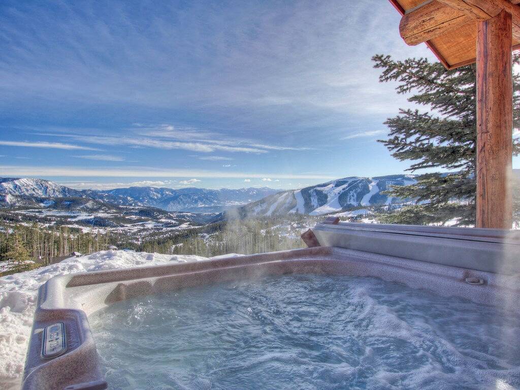 Ski-in/out Shooting Star Cowboy Heaven Cabin w/Mtn Modern Decor, Views, Hot Tub in Big Sky Mountain Village, Big Sky