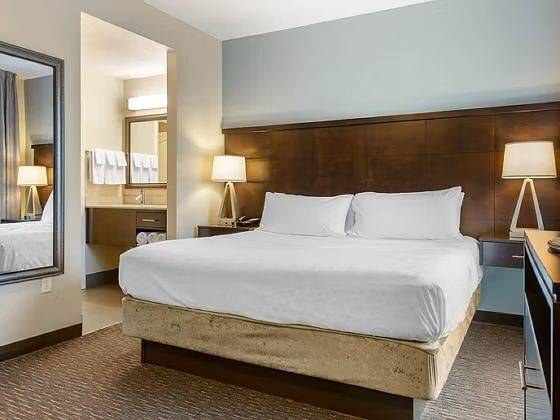 Staybridge Suites St. Petersburg Downtown in St. Petersburg (Florida), Pinellas County