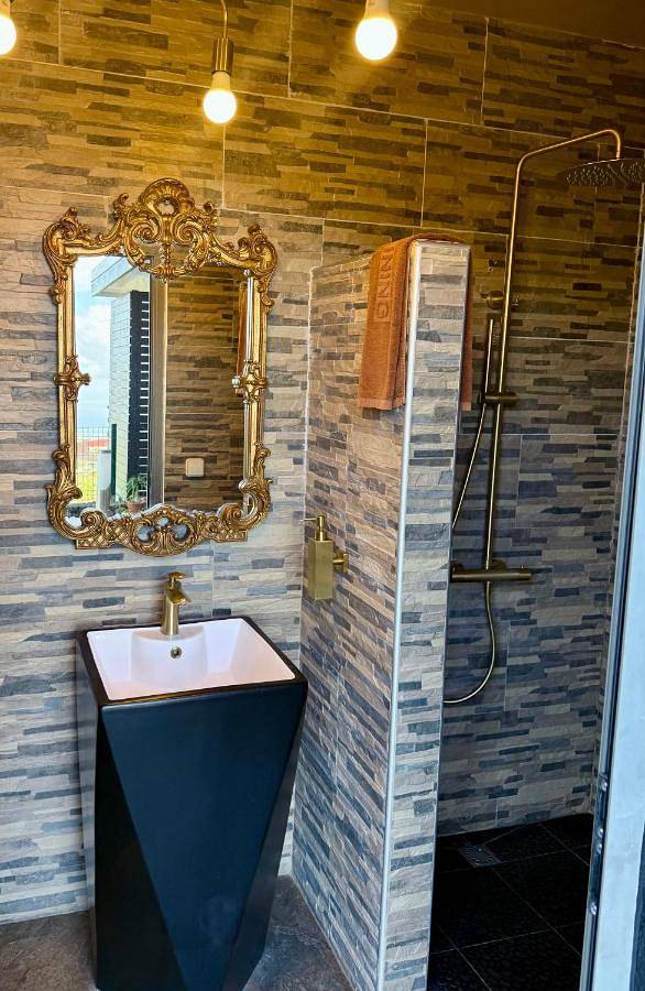 Gîte pour 2 personnes, avec terrasse ainsi que piscine et vue, animaux acceptés dans Faa'a - 3