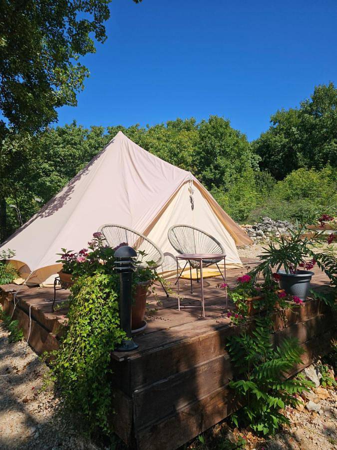 Camping für 2 Personen, mit Terrasse und Garten sowie Pool und Ausblick an der Makarska Riviera