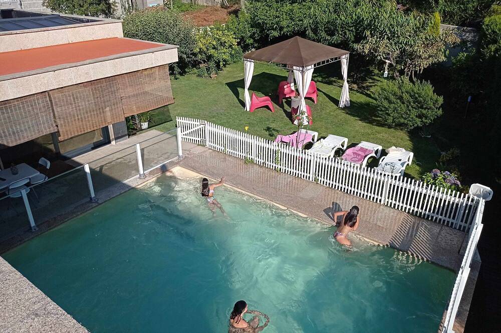 Chalet con piscina y diversión Ría de Vigo in Santa Cristina de Cobres, Vilaboa