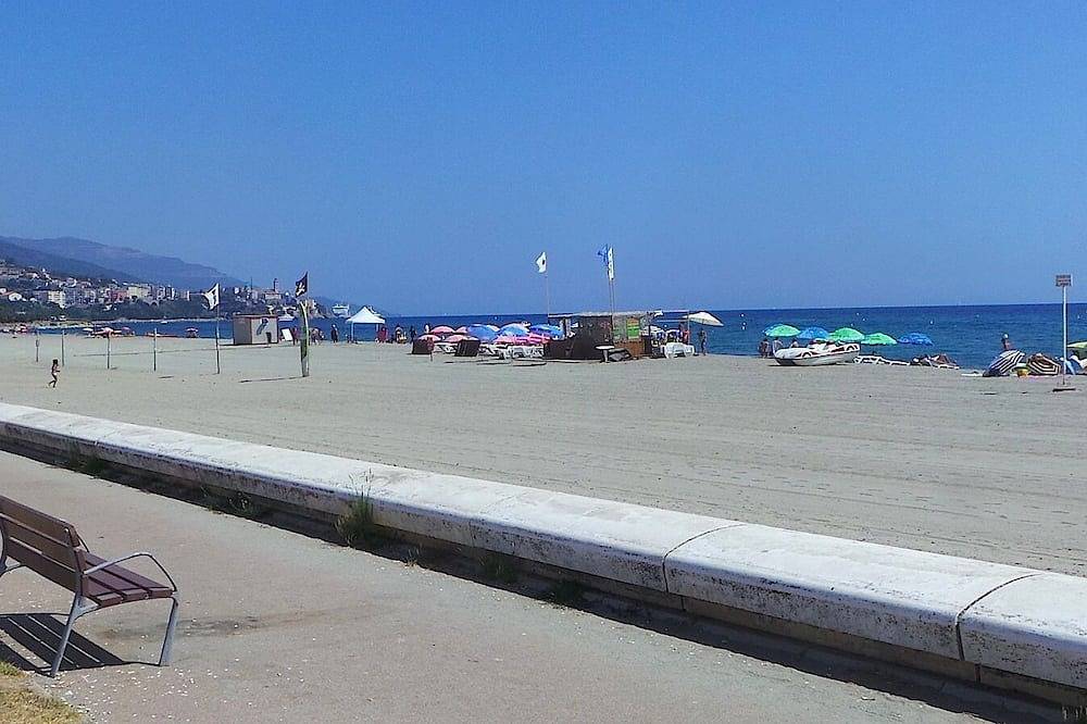 Ganze Wohnung, Appartementt3 étage, en campagne, vue mer, piscine, Bastia, calme (2Glits) in Bastia, Cap Corse