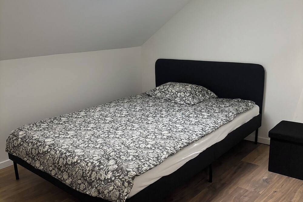 Entire apartment, Spacious F2 15mn from Paris in Noisy-le-Sec, Seine-Saint-Denis