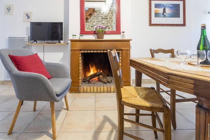Gîte pour 4 personnes, avec piscine ainsi que jardin et vue - 1