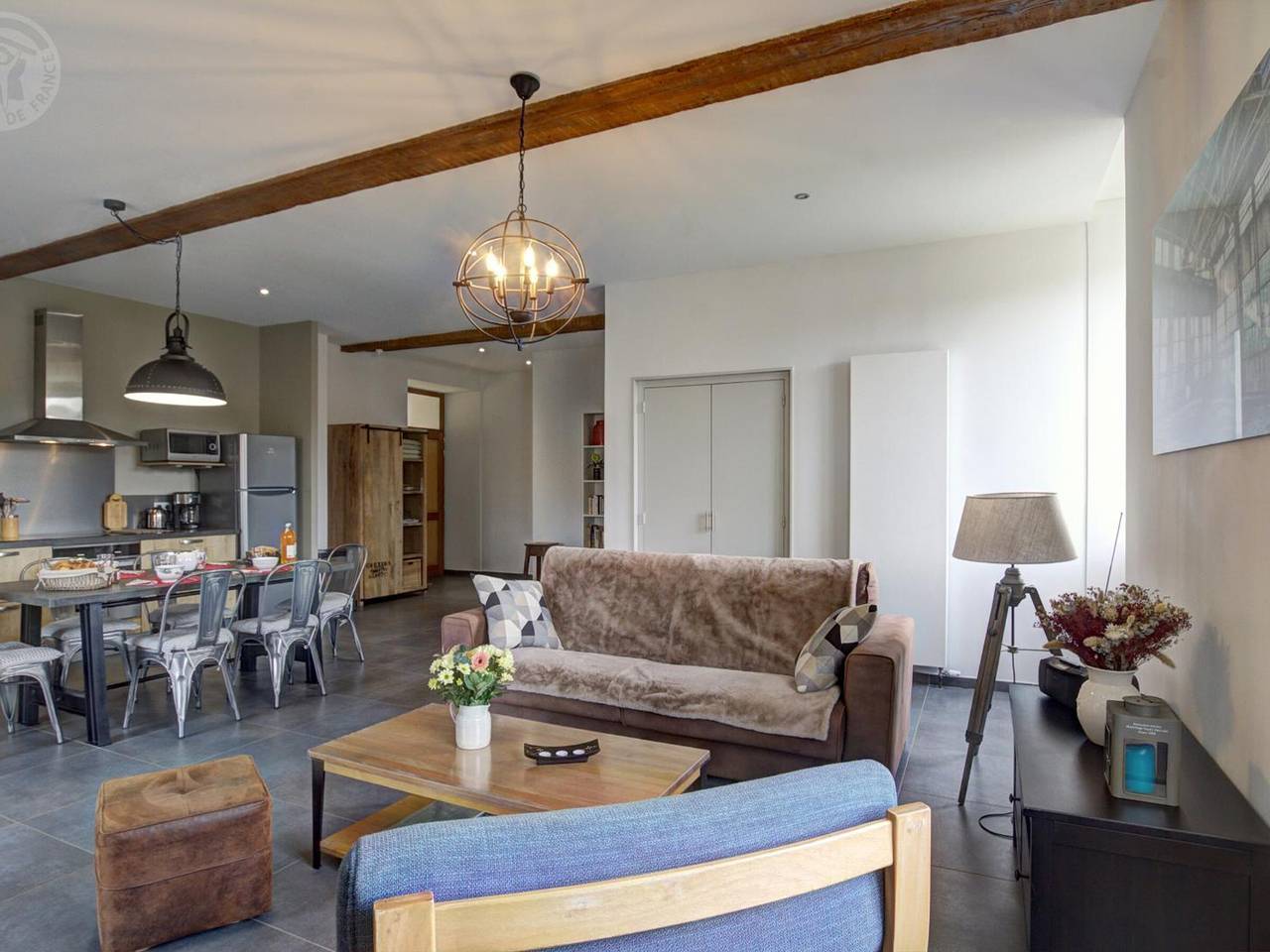 Geräumige moderne Unterkunft mit Wlan und Terrasse in Saint-Paul-en-Jarez, Regionaler Naturpark Pilat