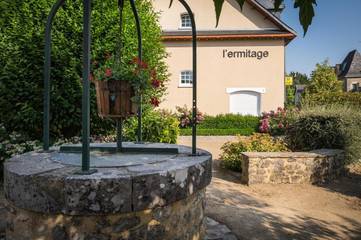 Hôtel pour 2 personnes, avec jardin et piscine à Saulges