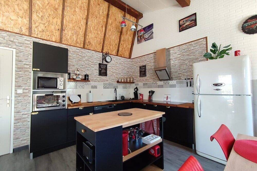 Comfortable gite well located bath /remous terrace enclosed garden dogs accepted! in Carcassonne, Carcassonne region