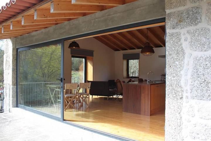 Location de vacances pour 4 personnes, avec Balcon et Terrasse ainsi que Jardin et Piscine dans Entre Ambos-os-Rios - 3