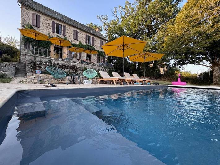 Location de vacances pour 10 personnes, avec jardin ainsi que vue et piscine à Vabre-Tizac - 2