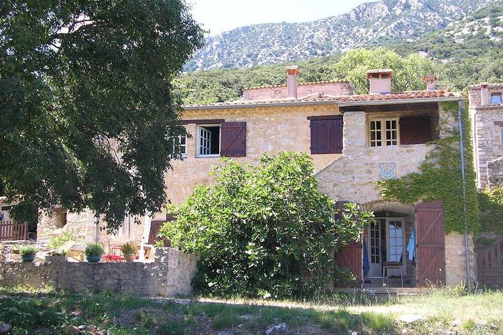 Location de vacances pour 10 personnes, avec terrasse à Saint-André-de-Buèges