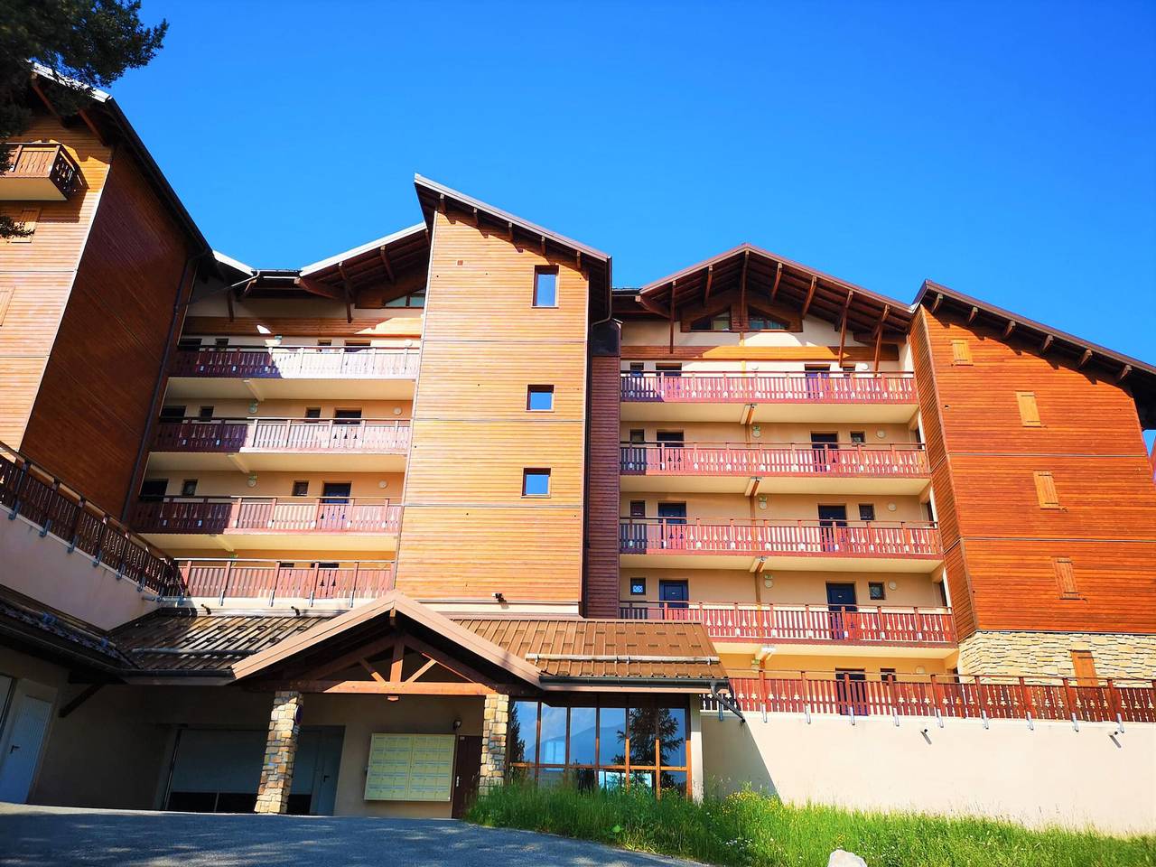 Estudio entero, Estudio cabina acogedor, balcón y parking, 05250 La Joue du Loup in La Joue du Loup, Dévoluy (comuna)